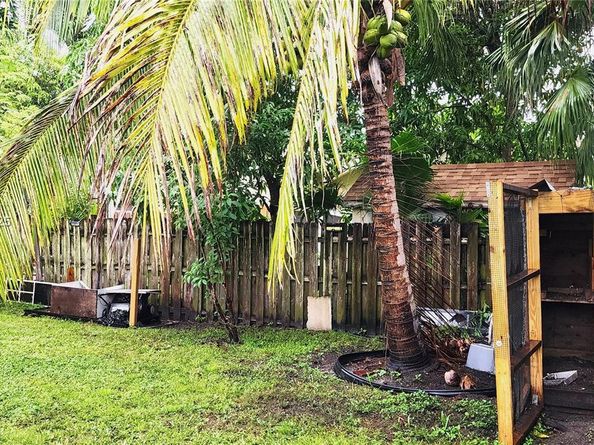 7707 SW 8th St, North Lauderdale FL 33068