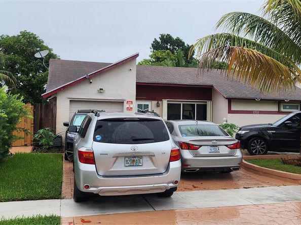 7707 SW 8th St, North Lauderdale FL 33068