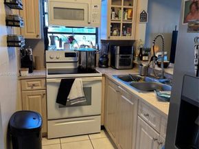 952 E 19th St, Hialeah FL 33013