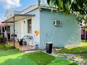 952 E 19th St, Hialeah FL 33013