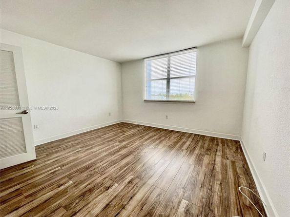 401 69th St 405, Miami Beach FL 33141