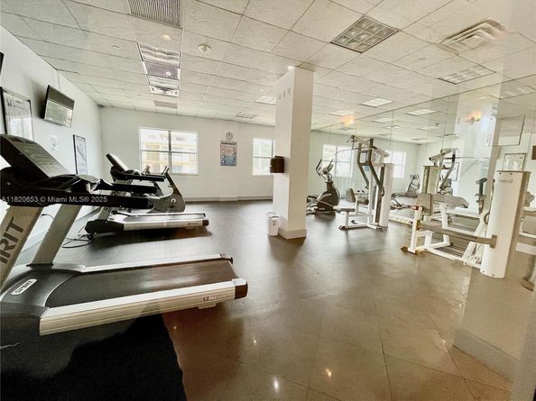 401 69th St 405, Miami Beach FL 33141