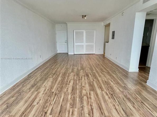 401 69th St 405, Miami Beach FL 33141