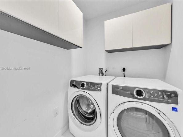 851 NE 1st Ave 3711, Miami FL 33132