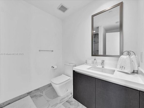 851 NE 1st Ave 3711, Miami FL 33132