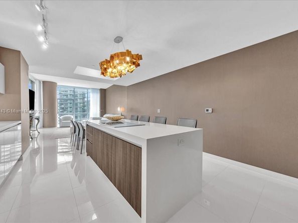 851 NE 1st Ave 3711, Miami FL 33132