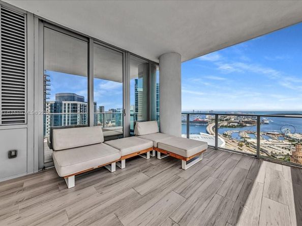 851 NE 1st Ave 3711, Miami FL 33132