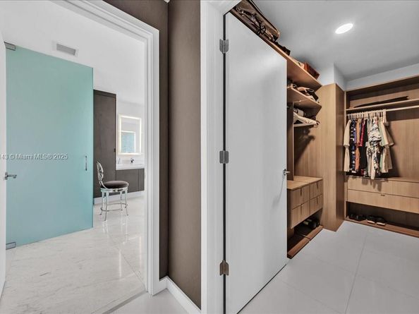 851 NE 1st Ave 3711, Miami FL 33132