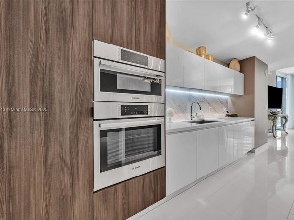 851 NE 1st Ave 3711, Miami FL 33132