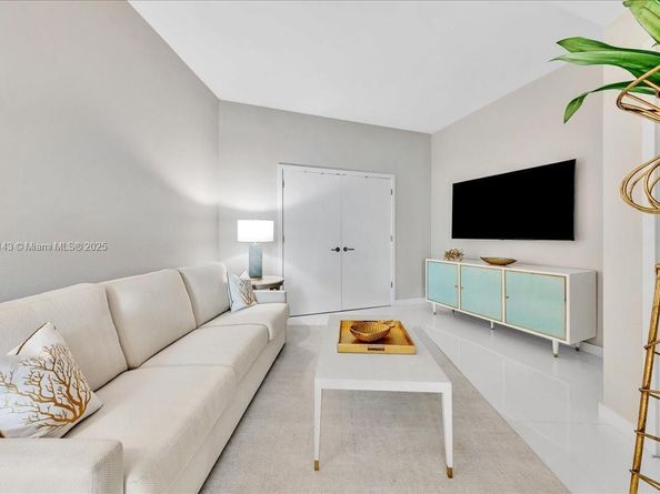 851 NE 1st Ave 3711, Miami FL 33132