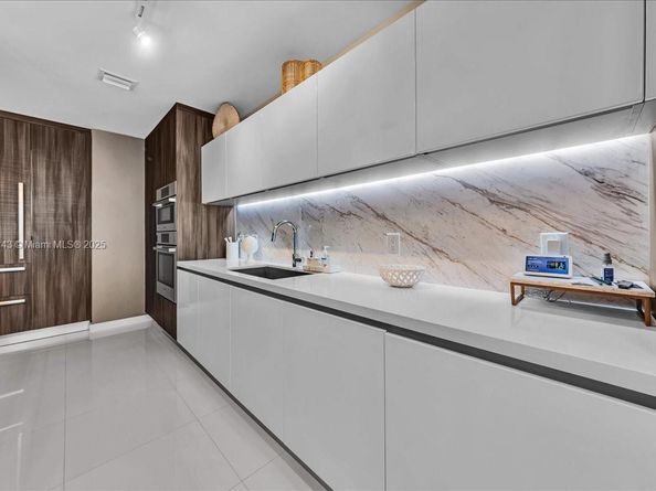 851 NE 1st Ave 3711, Miami FL 33132