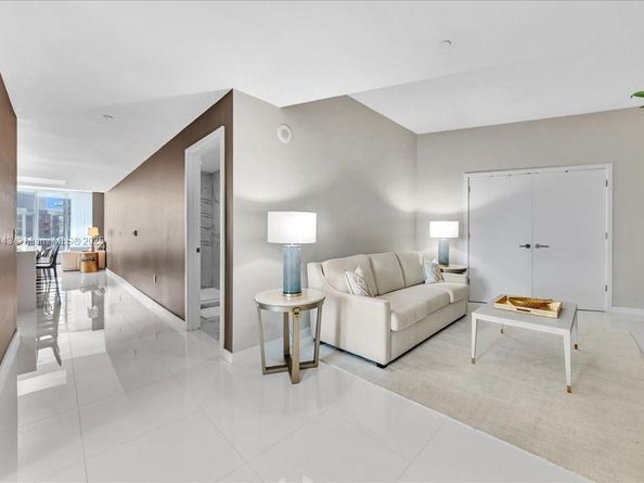 851 NE 1st Ave 3711, Miami FL 33132