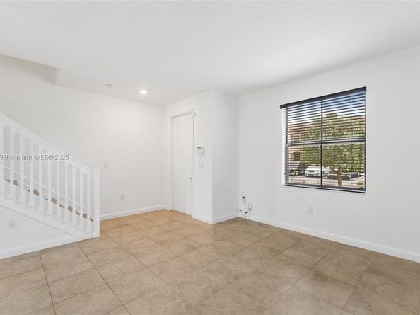 10582 W 33rd Ln, Hialeah FL 33018