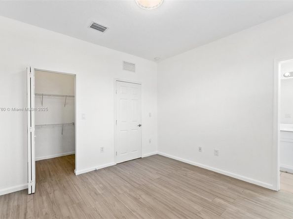 10582 W 33rd Ln, Hialeah FL 33018