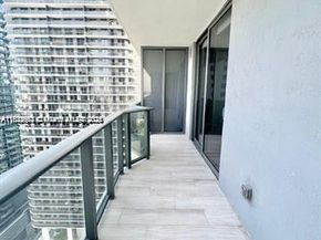 45 SW 9th St 3009, Miami FL 33130