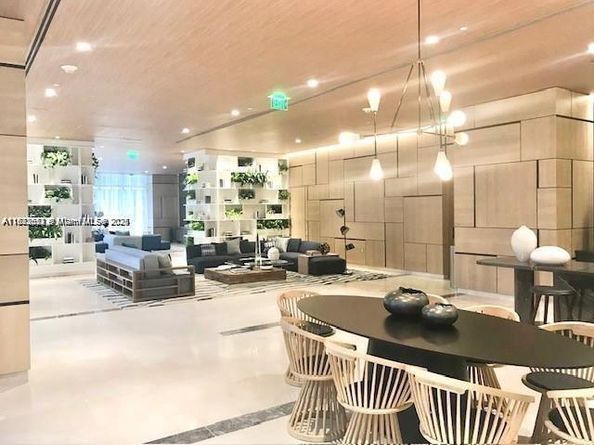 45 SW 9th St 3009, Miami FL 33130