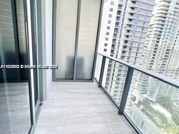 45 SW 9th St 3009, Miami FL 33130