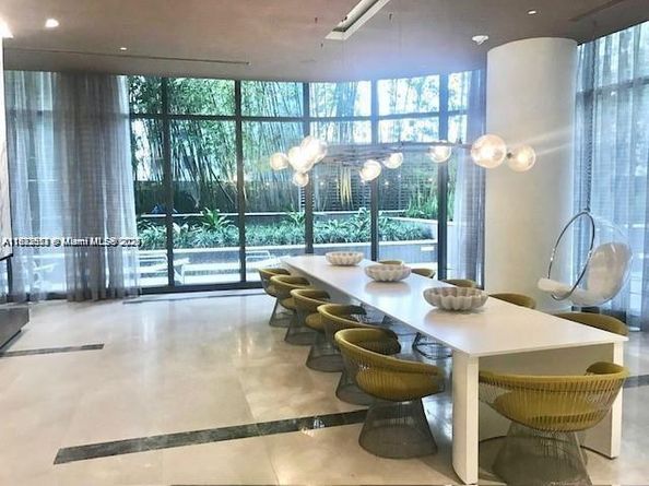 45 SW 9th St 3009, Miami FL 33130