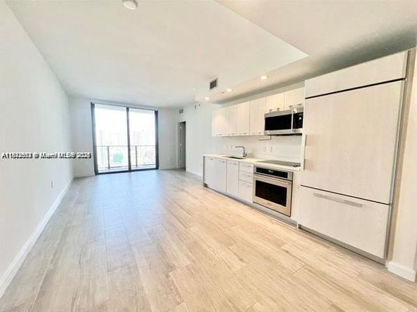 45 SW 9th St 3009, Miami FL 33130