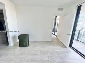 45 SW 9th St 3009, Miami FL 33130