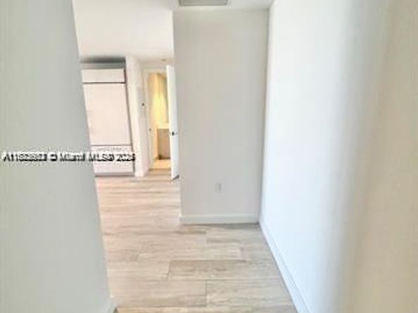 45 SW 9th St 3009, Miami FL 33130