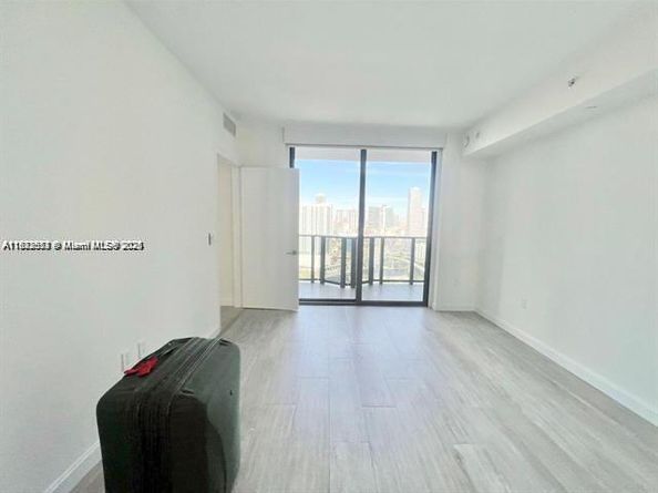 45 SW 9th St 3009, Miami FL 33130
