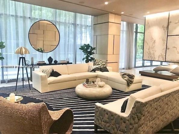 45 SW 9th St 3009, Miami FL 33130