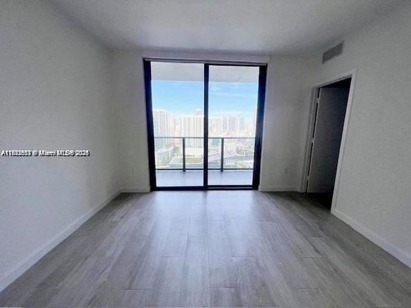 45 SW 9th St 3009, Miami FL 33130