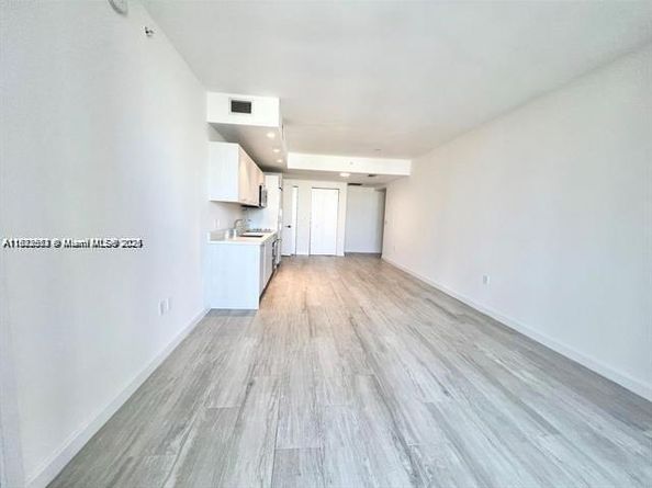 45 SW 9th St 3009, Miami FL 33130