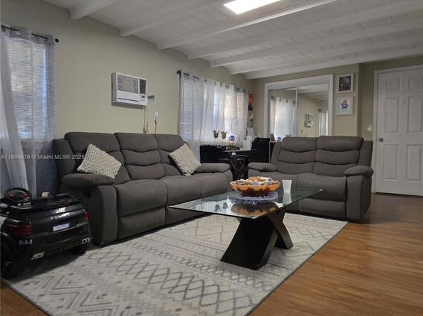 6626 SW 1st Ct, Pembroke Pines FL 33023