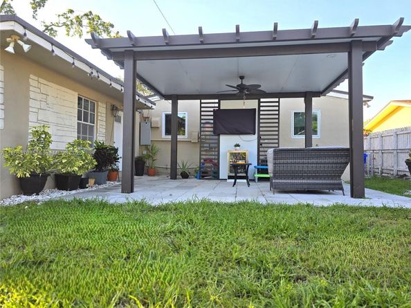 6626 SW 1st Ct, Pembroke Pines FL 33023