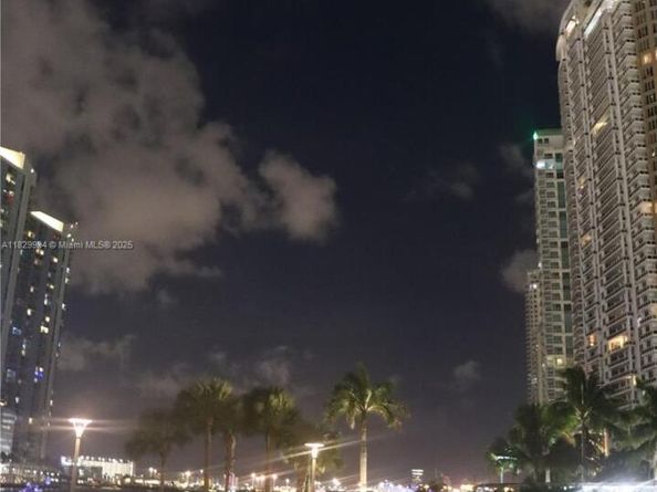 475 Brickell Ave 4207, Miami FL 33131