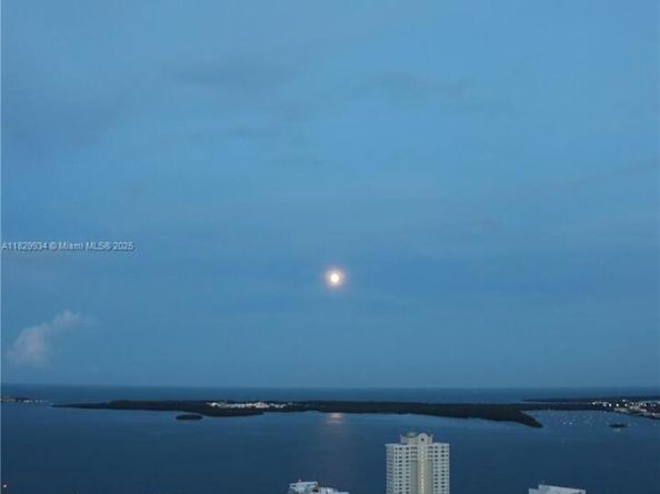 475 Brickell Ave 4207, Miami FL 33131