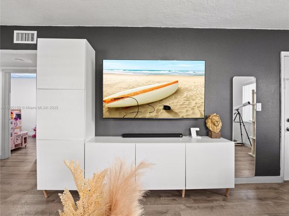 8401 NW 24th Pl, Miami FL 33147