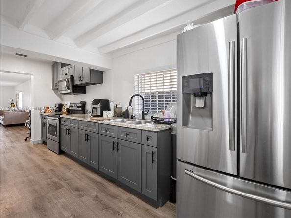 8401 NW 24th Pl, Miami FL 33147