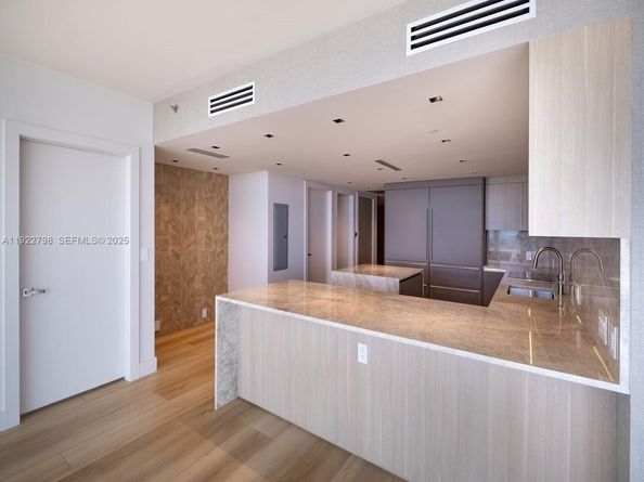 465 Brickell Ave 5701, Miami FL 33131