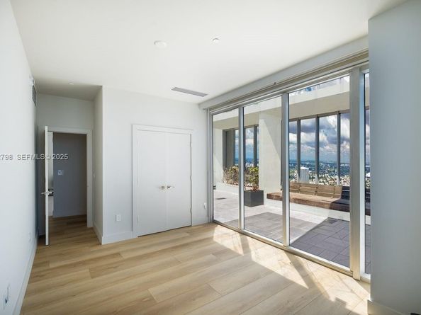 465 Brickell Ave 5701, Miami FL 33131