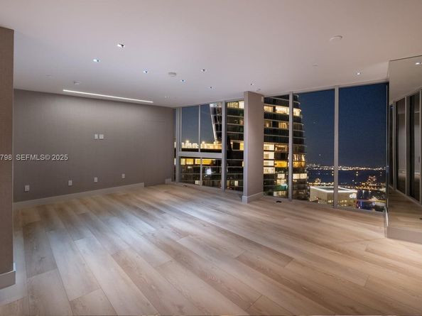 465 Brickell Ave 5701, Miami FL 33131
