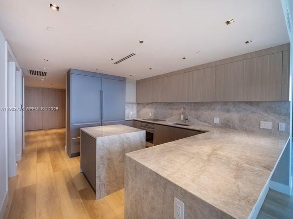 465 Brickell Ave 5701, Miami FL 33131