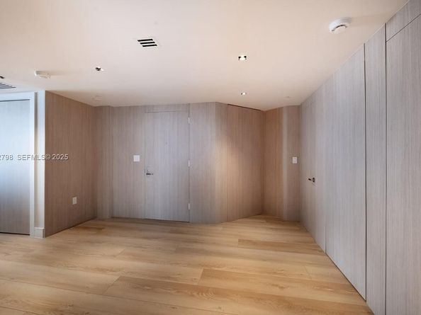 465 Brickell Ave 5701, Miami FL 33131