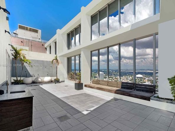 465 Brickell Ave 5701, Miami FL 33131