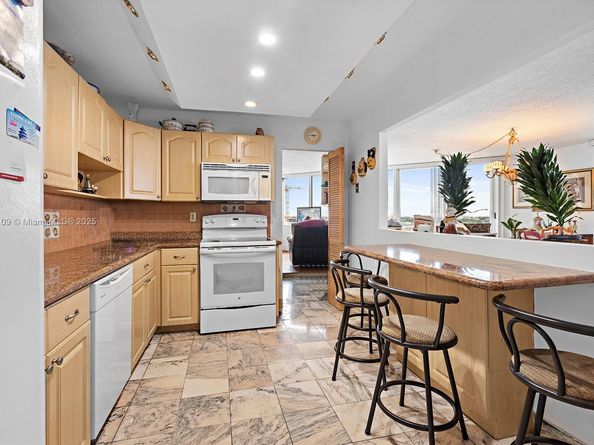 7135 Collins Ave 1425, Miami Beach FL 33141