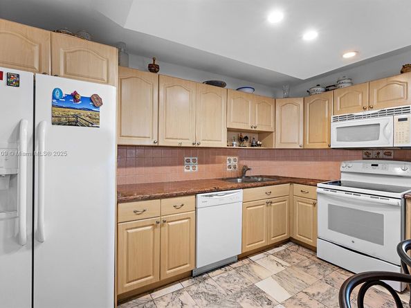 7135 Collins Ave 1425, Miami Beach FL 33141