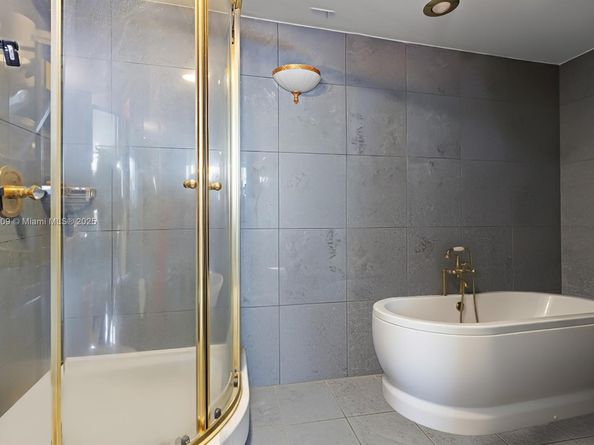 7135 Collins Ave 1425, Miami Beach FL 33141