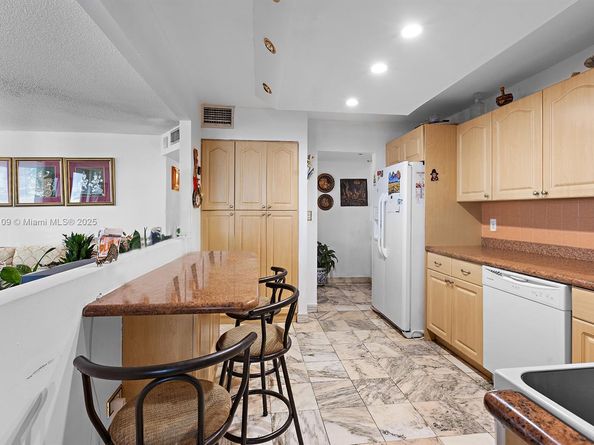 7135 Collins Ave 1425, Miami Beach FL 33141