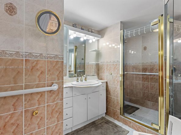 7135 Collins Ave 1425, Miami Beach FL 33141