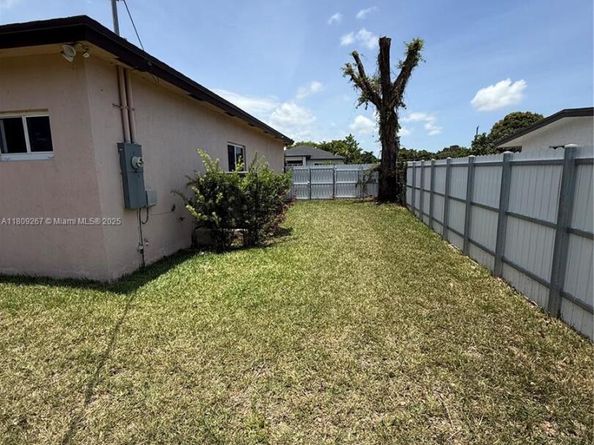3560 NW 212th St, Miami Gardens FL 33056