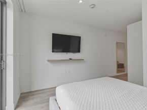 229 SW 9th St 502, Miami FL 33130