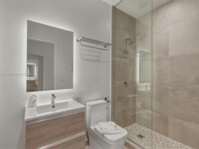 229 SW 9th St 502, Miami FL 33130