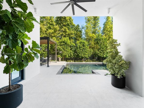 8625 NE 10th Ave, Miami FL 33138